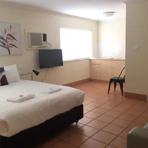 https://lake-central-cairns-hotel.cairnshotels4all.com